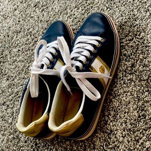 in good shape have been wore once, comfortable, you can wear many styles